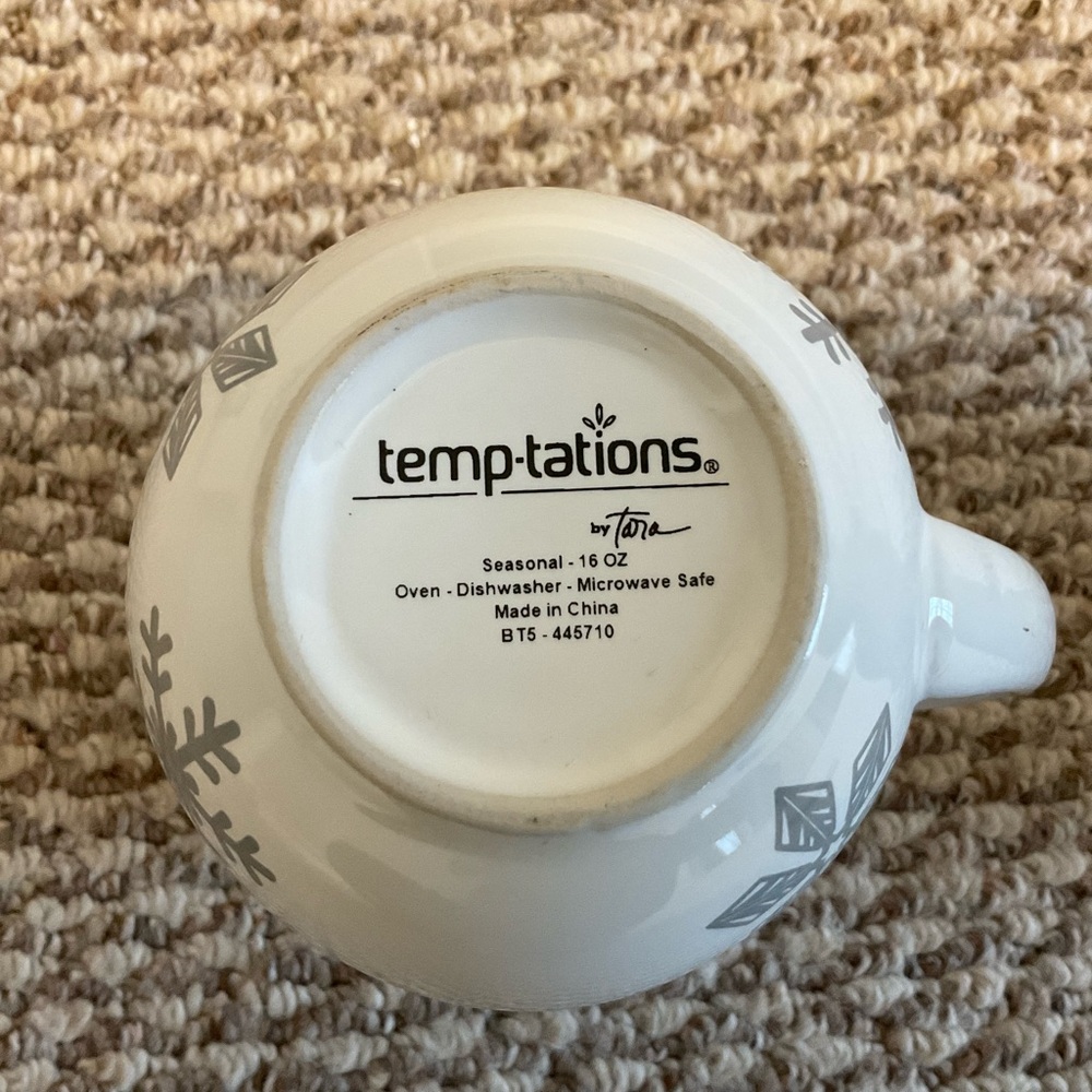 NWOT - Temptations by Tara Snowflake Mug Set - Picture 15 of 15